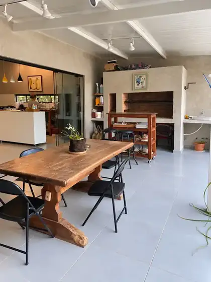 Contemporary five-suite house 7