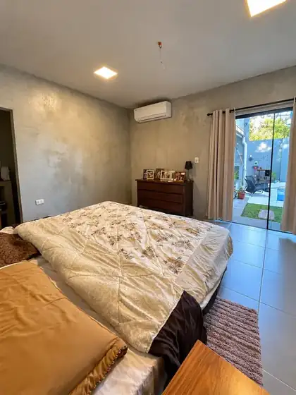 Contemporary five-suite house 10