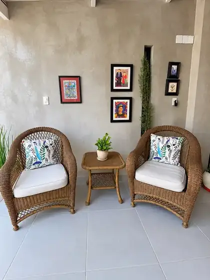 Contemporary five-suite house 11