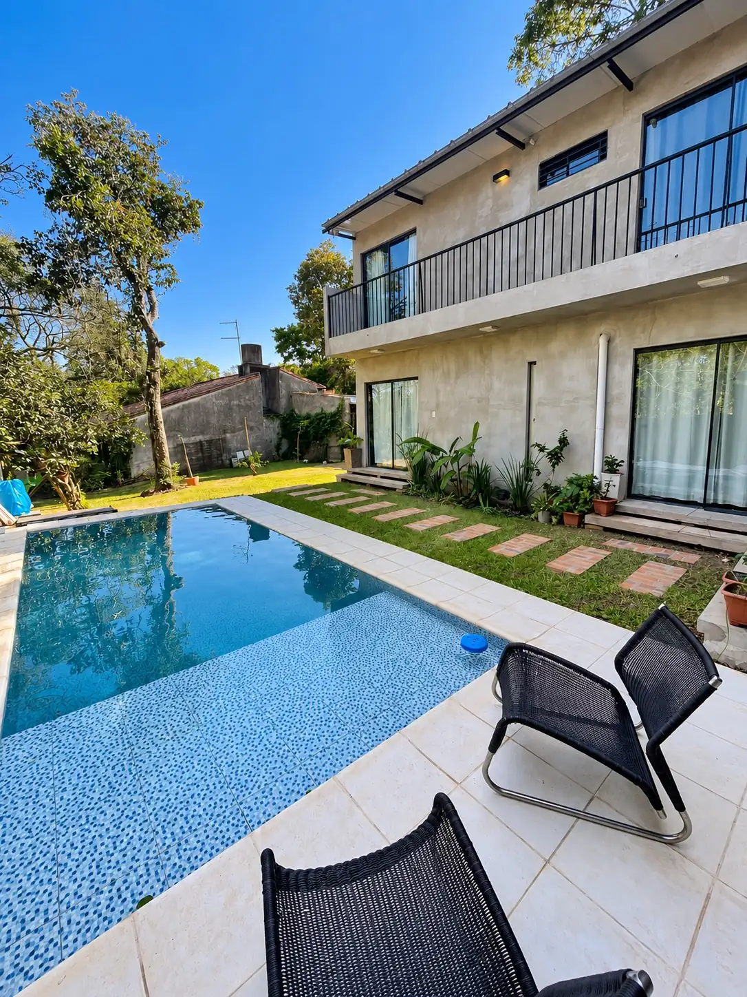 Contemporary five-suite house