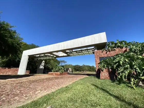 Lake-view plots at Parque Alto 8